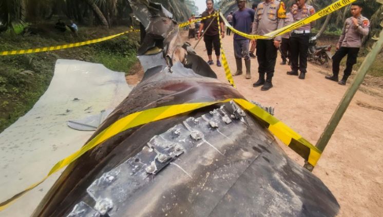 Indonesia Selidiki Jatuhnya Serpihan Diduga Bagian Roket China di Kalimantan